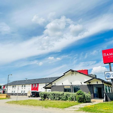 Ramada By Wyndham Dawson Creek Hotel Luaran gambar