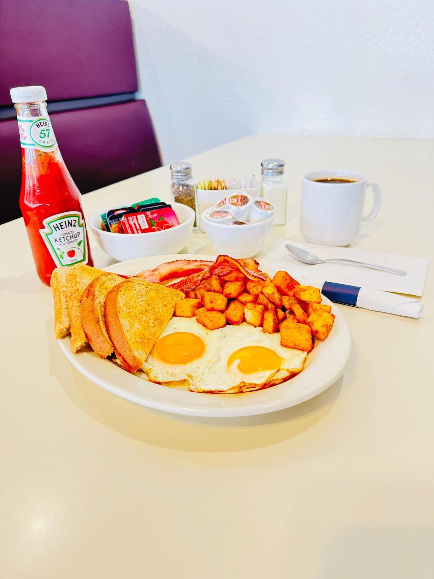 Ramada By Wyndham Dawson Creek Hotel Luaran gambar
