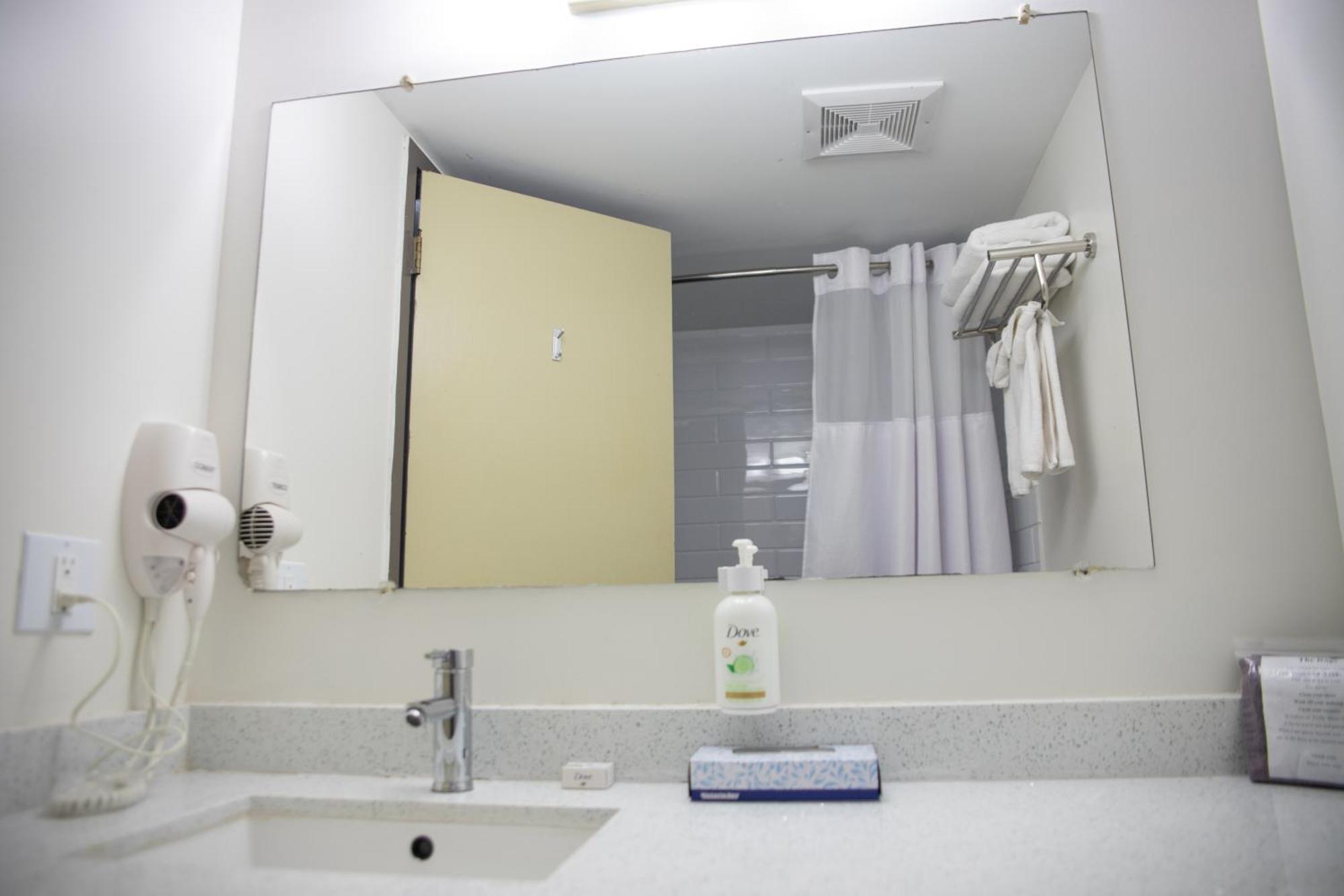 Ramada By Wyndham Dawson Creek Hotel Luaran gambar
