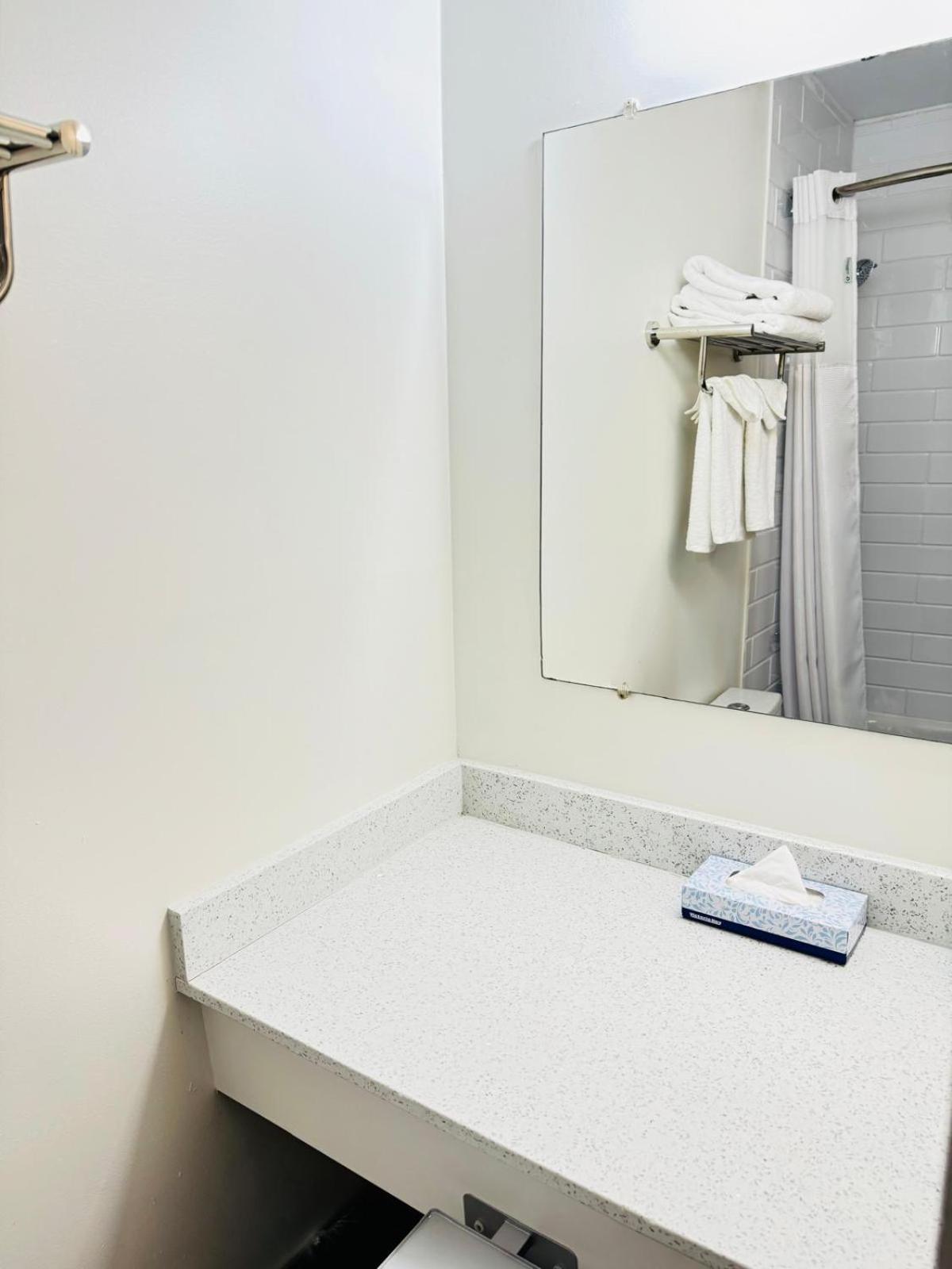 Ramada By Wyndham Dawson Creek Hotel Luaran gambar