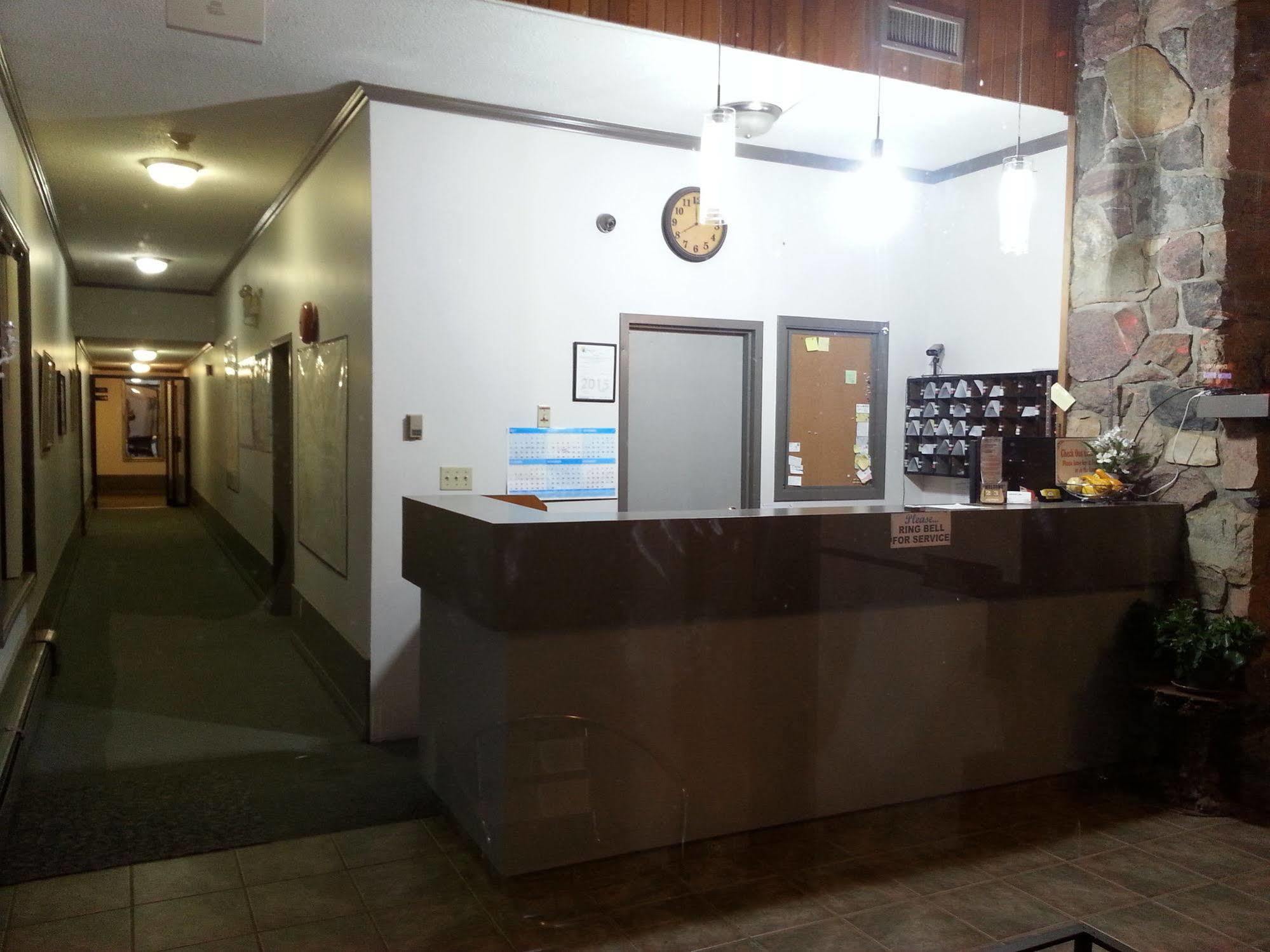 Ramada By Wyndham Dawson Creek Hotel Luaran gambar