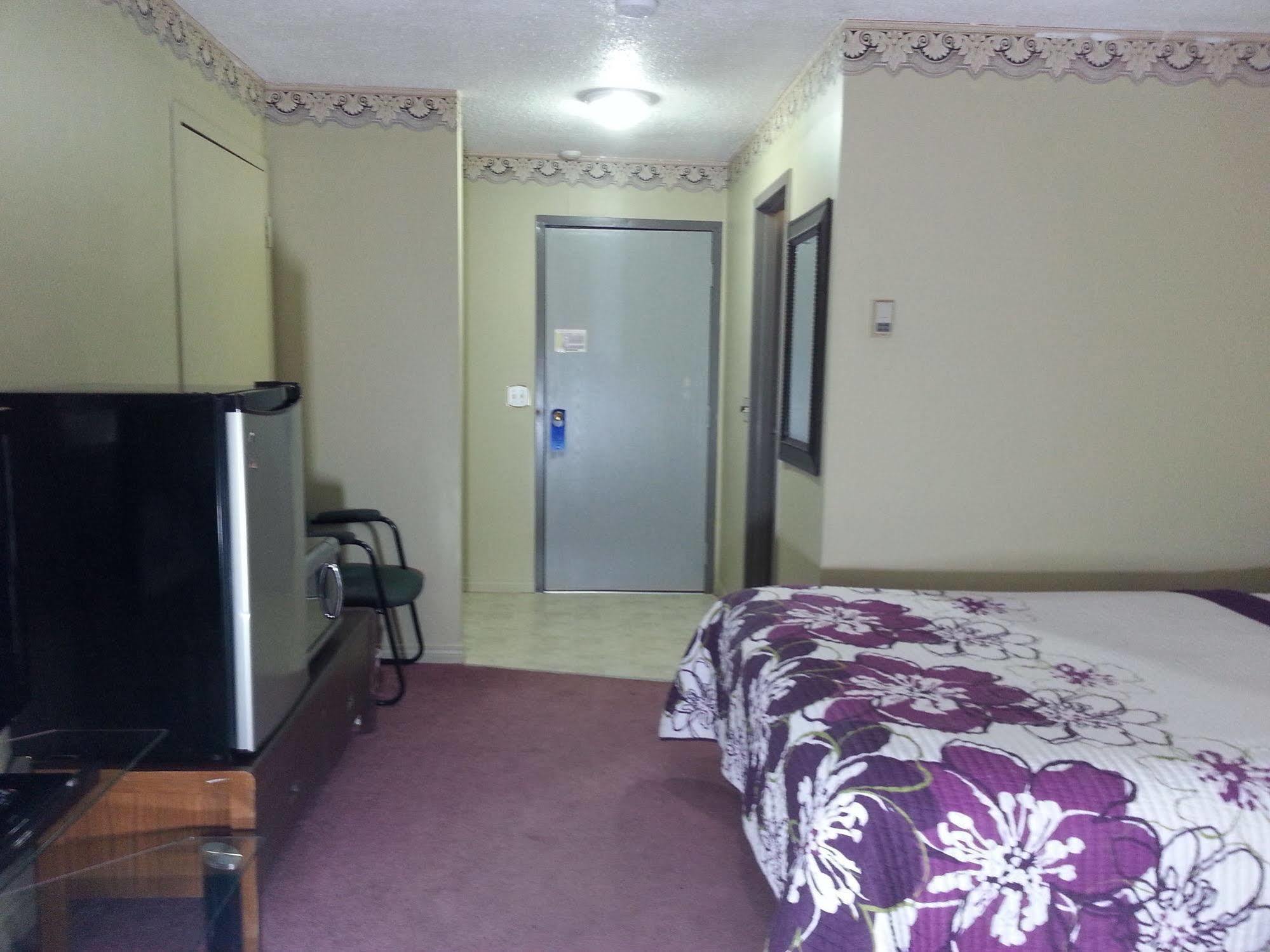 Ramada By Wyndham Dawson Creek Hotel Luaran gambar