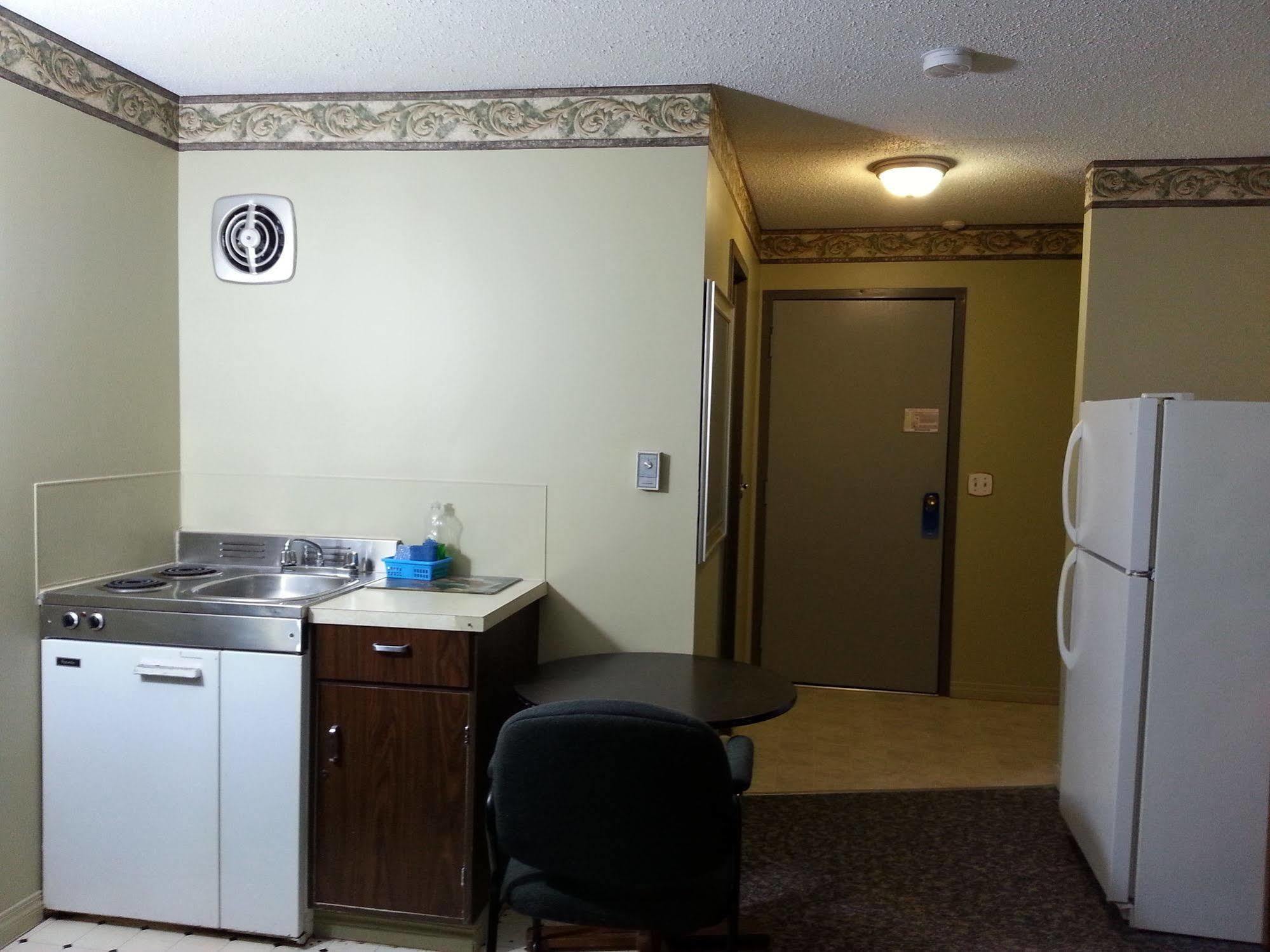 Ramada By Wyndham Dawson Creek Hotel Luaran gambar